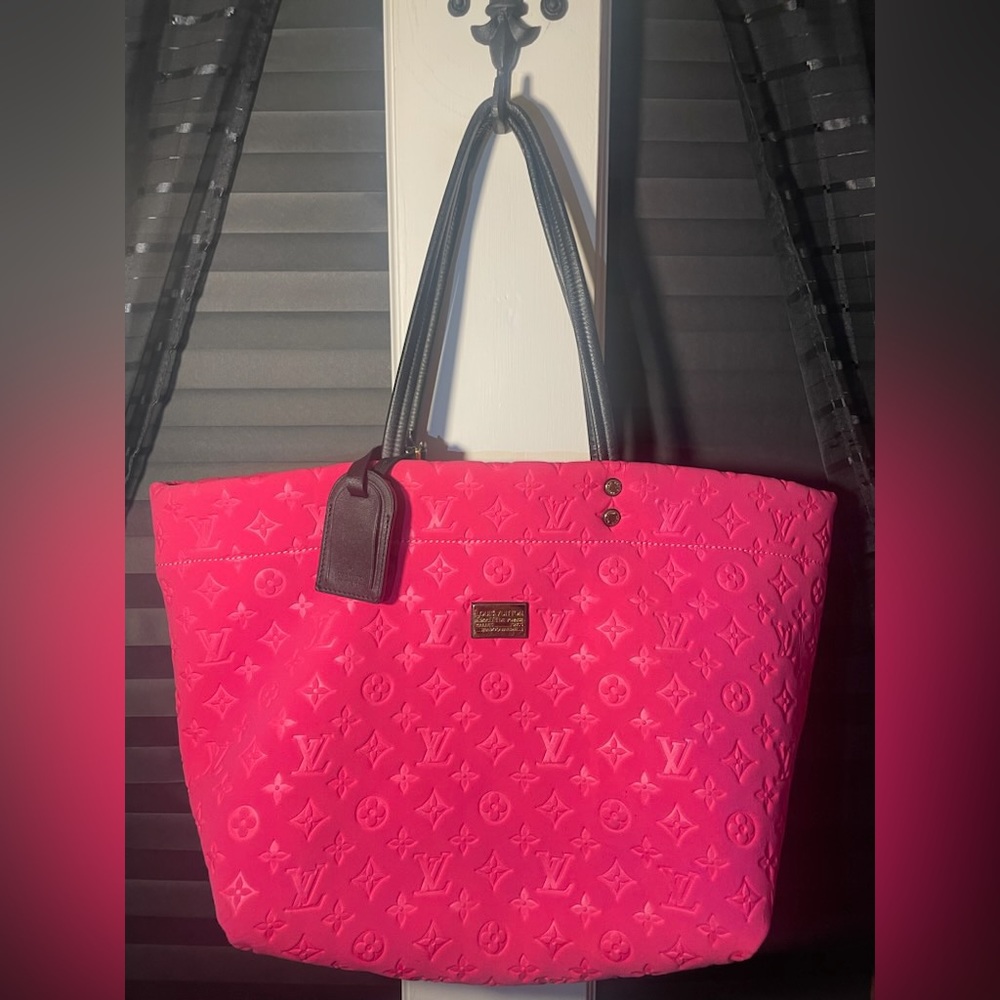 Louis Vuitton XL Fuchsia Pink Scuba Neverfull GM Neoprene Tote Bag